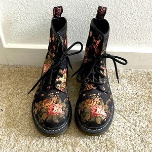 Dr. Martins great condition super cute style